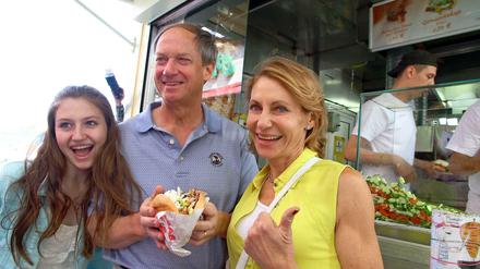 Der Döner - Berlins liebstes Fast Food. Auch der neue US-Botschafter John B. Emerson und seine Familie haben ihn während der Berlintour verspeist.