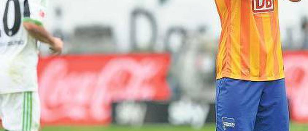 Bloß nicht! Für Baumjohann (r.) endet das Spiel mit einer bösen Diagnose. Foto: City-Press