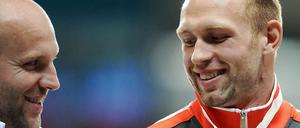 Viel Glanz. Diskus-Weltmeister Robert Harting (r.) mit Silbermedalliengewinner Piotr Malachowski.