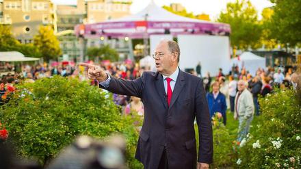 Locker unters Volk. Die SPD präsentiert ihren Kanzlerkandidaten Peer Steinbrück als lässigen Redner.