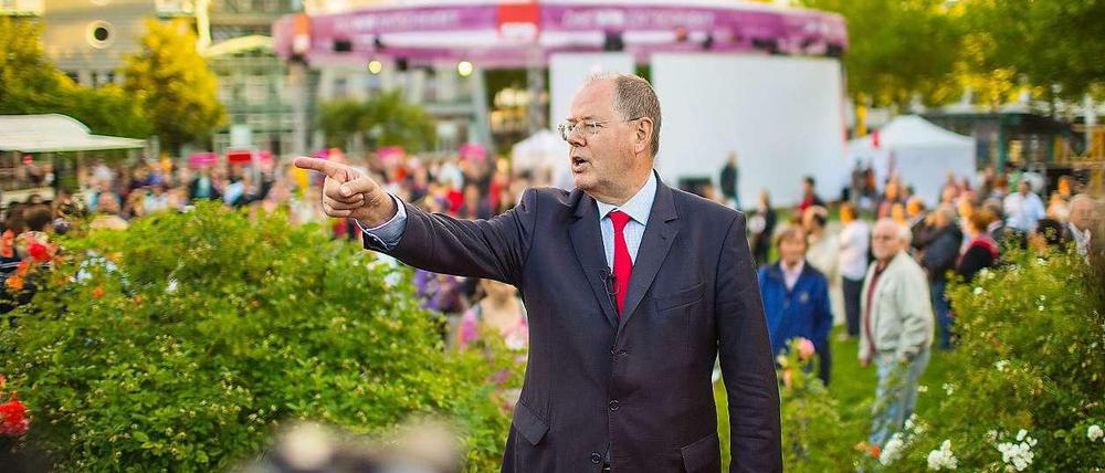 Locker unters Volk. Die SPD präsentiert ihren Kanzlerkandidaten Peer Steinbrück als lässigen Redner.