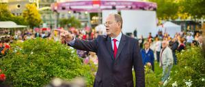 Locker unters Volk. Die SPD präsentiert ihren Kanzlerkandidaten Peer Steinbrück als lässigen Redner.