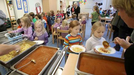 Qualität. Mit einem Festpreis für die Caterer soll der Preiskampf auf Kosten der Qualität beendet werden.