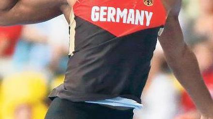 Das höchste Gefühl. „Jetzt bin ich Weltmeister – und alles ist geil“, sagte der erst 23 Jahre alte Raphael Holzdeppe nach seinem Gold-Sprung. Foto: Reuters