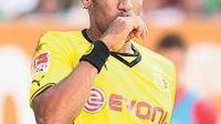 Küss die Hand. Aubameyang bejubelt seinen dritten Bundesliga-Treffer. Foto: dpa