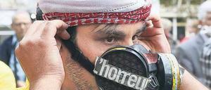 Protest: Der mutmaßliche Einsatz von Chemiewaffen in Syrien könnte der Punkt in diesem Konflikt sein, an dem sich die Weltgemeinschaft zum Handeln genötigt fühlt. Wie hier in Paris gab es in vielen Städten Proteste. Foto: Patrick Kovarik/AFP