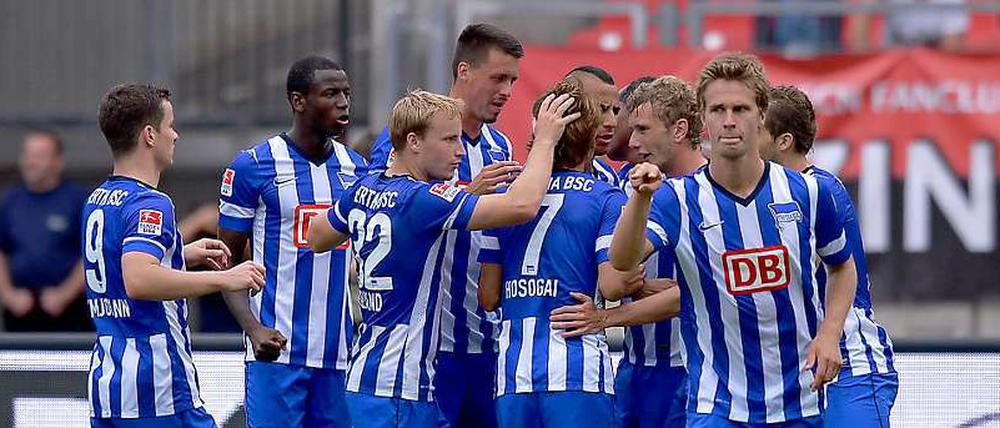 Mehr als elf Spieler. Für Jos Luhukay zählt der gesamte Kader.