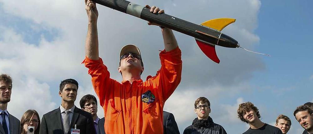 Studenten in Hardthausen mit selbst gebauter Rakete