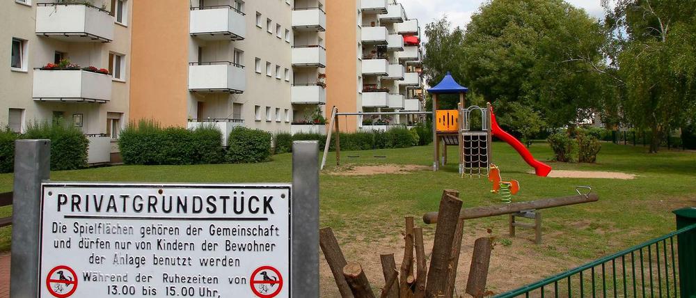 Auf diesem Spielplatz sind die Kinder aus dem nahen Flüchtlingswohnheim nicht willkommen.