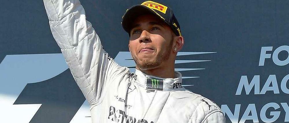 Lewis Hamilton nach dem Großen Preis von Ungarn. Mit seinem Premierensieg für Mercedes verhinderte er den ersten Sieg von Sebastian Vettel auf dem Hungaroring.