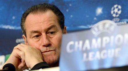 Wiedersehen macht doch Freude: Huub Stevens, Trainer bei PAOK Saloniki seit Sommer 2013, trifft in der Qualifikation zur Champions League auf den FC Schalke 04.