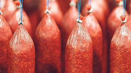 Wurstmacher, Autohändler, Blumenläden. Für die Berechnung des Wirtschaftswachstums bewerten Experten die Geschäfte verschiedenster Branchen. Foto: dpa/ZB