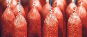 Wurstmacher, Autohändler, Blumenläden. Für die Berechnung des Wirtschaftswachstums bewerten Experten die Geschäfte verschiedenster Branchen. Foto: dpa/ZB