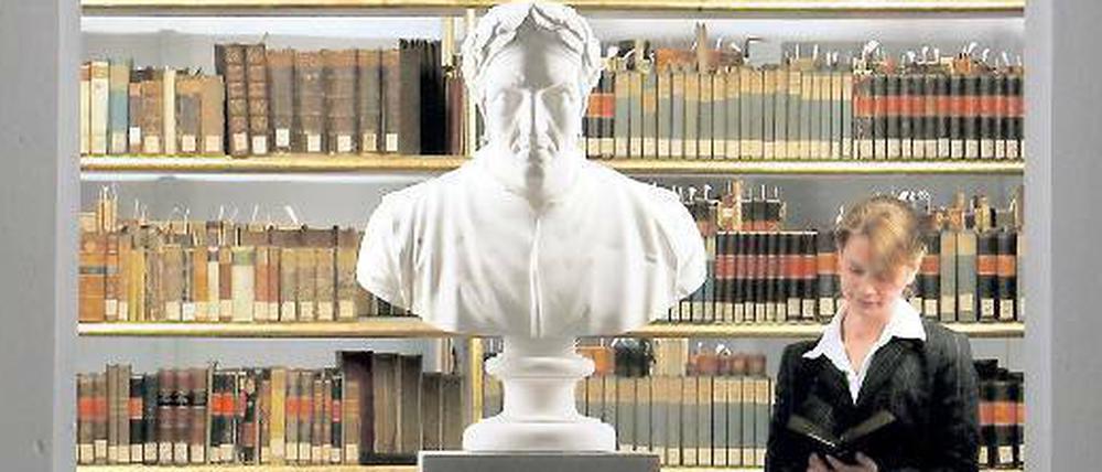 Erleuchtet. In der Anna-Amalia-Bibliothek Weimar befinden sich die Manuskripte Goethes und Schillers.