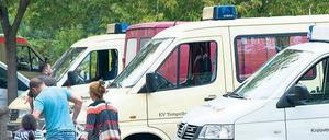 Zuflucht in Hellersdorf. Gestern zogen die ersten Flüchtlinge, unter anderem aus Syrien und Afghanistan, ins Asylbewerberheim in der Carola-Neher-Straße. Das ehemalige Max-Reinhardt-Gymnasium war für Asylbewerber umgebaut worden. Foto: Davids