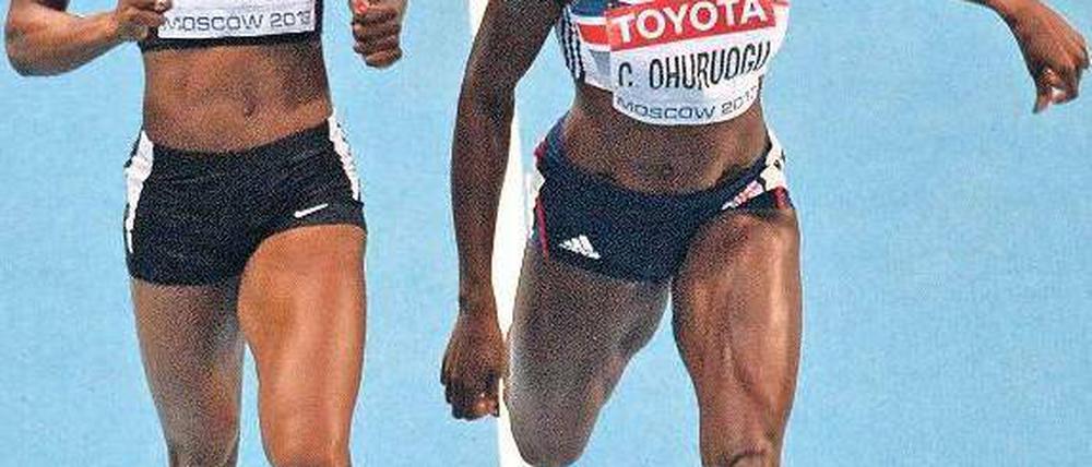 Rechts vor links. Ohuruogu (r.) liegt im Ziel nur um Millimeter vor Montsho. Foto: AFP