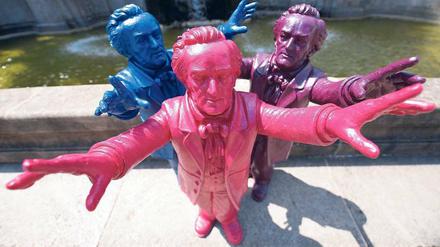 Der Unverwüstliche. 500 Wagner-Plastikpuppen des Künstlers Ottmar Hörl schmücken Bayreuth – zum 200. Geburtstag und rechtzeitig zum Festivalstart am 25. Juli.