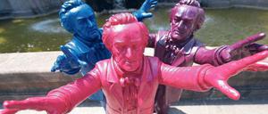 Der Unverwüstliche. 500 Wagner-Plastikpuppen des Künstlers Ottmar Hörl schmücken Bayreuth – zum 200. Geburtstag und rechtzeitig zum Festivalstart am 25. Juli.