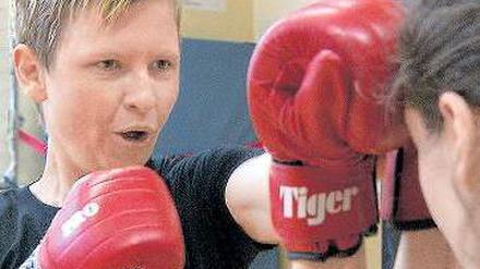 Unternehmensberaterin Tanja Wielgoß beim Boxen.