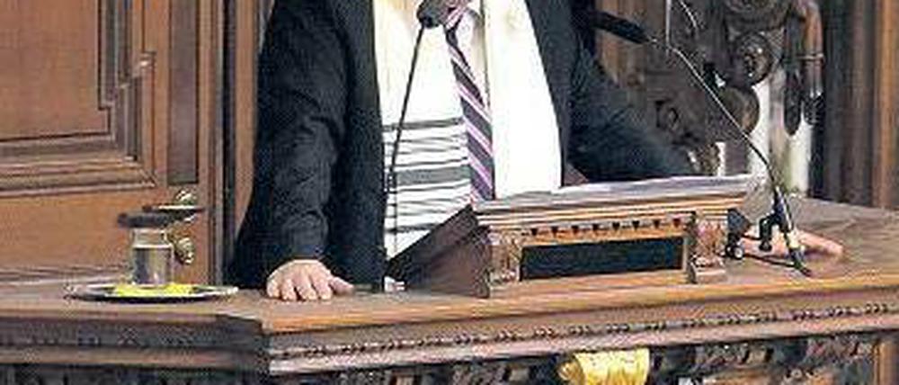 Seltener Gast. Rabbiner Henry Brandt predigt auf der Kanzel im Dom. Foto: B. Kietzmann