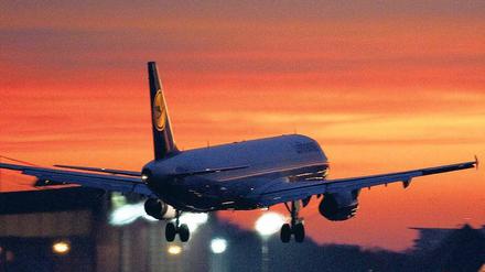 Laute Debatte. Die Grünen wollen das Nachtflugverbot für Tegel ausweiten, der Senat lehnt das ab. Foto: dpa