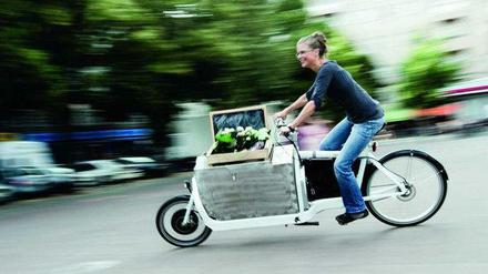 Manches Lastenrad orientiert sich am historischen "Long John": Auch der Hersteller Larry vs. Harry setzt mit seinem Rad "Bullitt" auf das Konzept mit tiefer Transportfläche aus den 1920er Jahren.