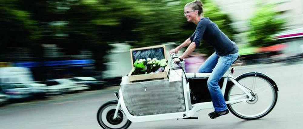 Manches Lastenrad orientiert sich am historischen "Long John": Auch der Hersteller Larry vs. Harry setzt mit seinem Rad "Bullitt" auf das Konzept mit tiefer Transportfläche aus den 1920er Jahren.