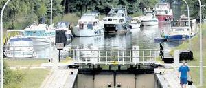 Kein Schiff kann kommen. Der Streik der Schleusenwärter führte im Juli auch an der Schleuse Diemitz zum Stau. 