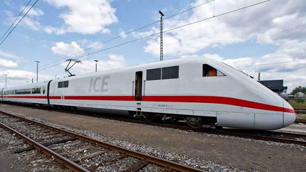 Nichts rollt bei der Deutschen Bahn wie es sollte, dem Unternehmen fehlt hierzu genügend Personal.
