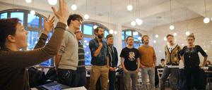 Der Berliner Kneipenchor bei der Probe in Friedrichshain.