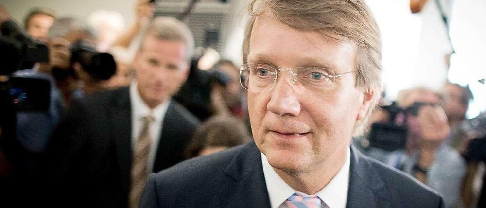 Kanzleramtschef Ronald Pofalla (CDU) verspricht Aufklärung im Sphäh-Skandal.