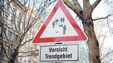 Wie im Film. Dieses hübsche Schild hängt im Graefekiez. 