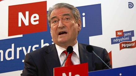 Wegen seiner Wahlniederlage hat Albaniens Regierungschef Sali Berisha am Mittwoch seinen Rücktritt erklärt.