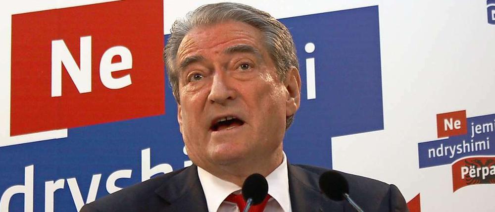 Wegen seiner Wahlniederlage hat Albaniens Regierungschef Sali Berisha am Mittwoch seinen Rücktritt erklärt.