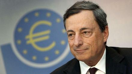 Der gewiefte EZB-Chef Mario Draghi hat schon so manche Klippe in der Eurokrise umschifft und versteht es exzellent, die Politik auch mal unter Druck zu setzen.