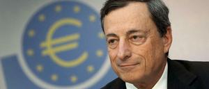 Der gewiefte EZB-Chef Mario Draghi hat schon so manche Klippe in der Eurokrise umschifft und versteht es exzellent, die Politik auch mal unter Druck zu setzen.