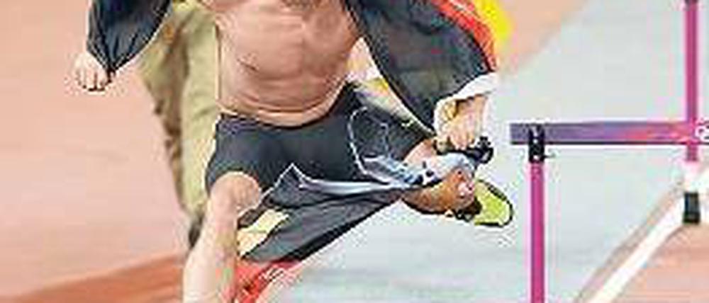 Überflieger. Robert Hartings Hürdenlauf nach seinem Olympia-Gold 2012. Foto: dpa