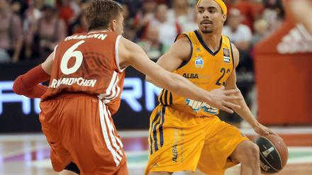 Dashaun Wood (r.) wird bei Alba Berlin zukünftig nicht mehr auflaufen. Ein qualitativ gleichwertiger Ersatz ist bisher nicht verpflichtet worden.