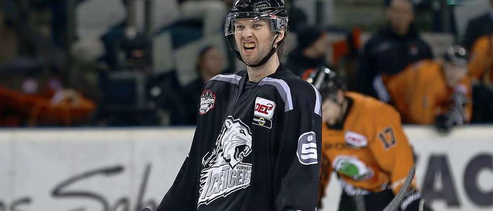 Zähne zeigen. Casey Borer soll für die Eisbären verteidigen und Tore schießen.