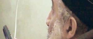 Osama bin Laden, hier auf einem im Mai 2011 von den USA freigegebenen Video, hielt sich im pakistanischen Abbottabad versteckt. Dort lebte der Chef von Al Qaida jahrelang unbehelligt. Foto: dpa