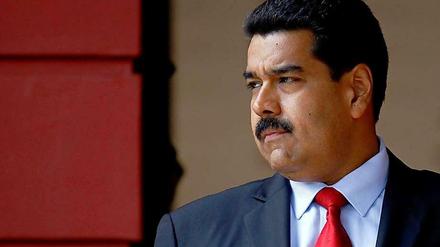 Nicolás Maduro, der im April nur mit äußerst knapper Mehrheit zu Chávez’ Nachfolger gewählt wurde, suchte nach seinem Amtsantritt zunächst ein entspannteres Verhältnis zu den USA. Nun schwenkt er um.