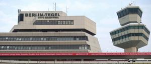 Länger offen, wenn es nach Hartmut Mehdorn geht: Der Flughafen Tegel. Keine andere Großstadt hätte nur zwei Landebahnen wie der BER, kritisiert er. 