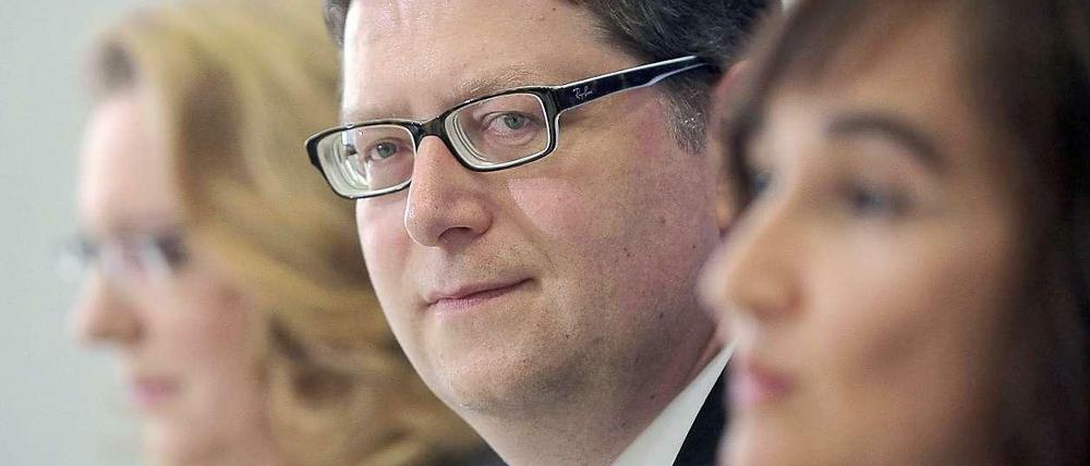 Hessens SPD-Chef Thorsten Schäfer-Gümbel, Teammitglieder Claudia Kemfert (links), Laura Garavini