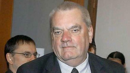 Dem britischen Journalisten und Holocaus-Leugner David Irving ist seit 1993 die Wiedereinreise nach Deutschland verwehrt. Das Einreiseverbot wurde nun aufgehoben.