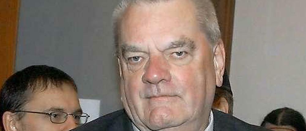 Dem britischen Journalisten und Holocaus-Leugner David Irving ist seit 1993 die Wiedereinreise nach Deutschland verwehrt. Das Einreiseverbot wurde nun aufgehoben.