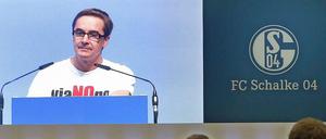 ViaNOgo. Die Fans des FC Schalke protestierten auf der Jahreshauptversammlung gegen die Ticketbörse - und setzten sich letztlich durch.