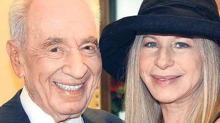 Promi-Faktor. Auch die jüdisch-amerikanische Sängerin Barbra Streisand kam zur Geburtstagsfeier für Schimon Peres. 