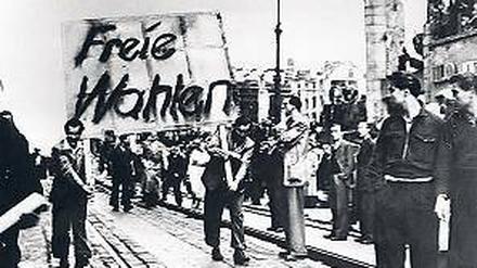 Befreit. Schnell werden politische Forderungen erhoben.