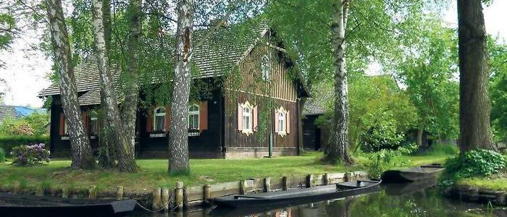 Haus am See. Nur wenige können es sich leisten, eine Immobilie zu kaufen – auch wegen der schlechten Beratung. Foto: dpa-tmn