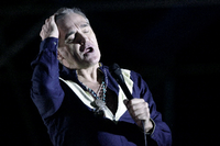 Morrissey verwöhnt mit alten Smith Songs, neuen Solotracks, brachialem Rock und luftigem Gitarrenpop.